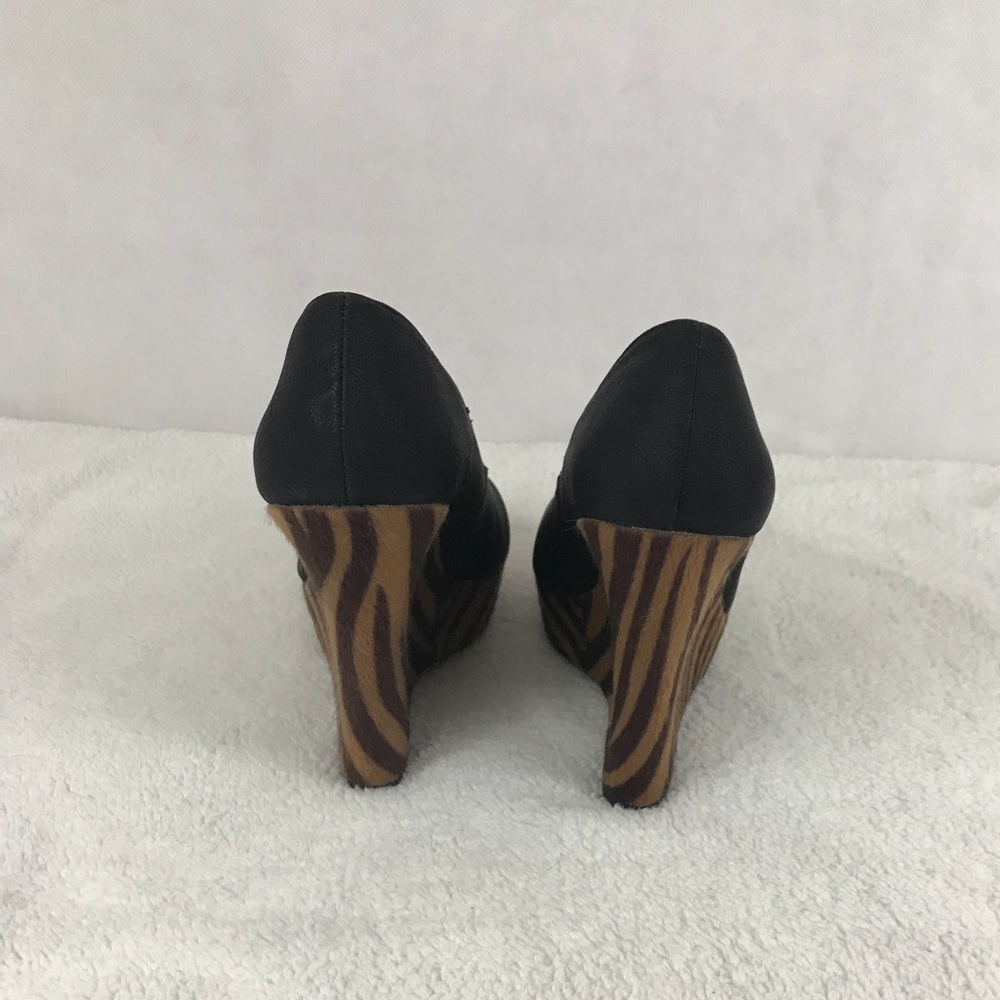 Fahrenheit Animal Print Rounded Toe Wedge - Picture 4 of 7